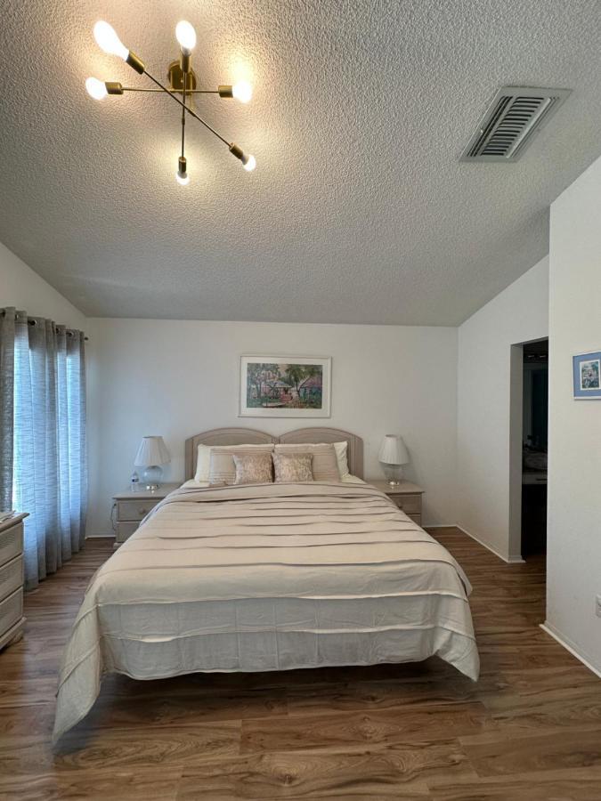 Private Pool With A Beautiful View Overlooking The Lake! Near Disney - Universal Kissimmee Eksteriør billede